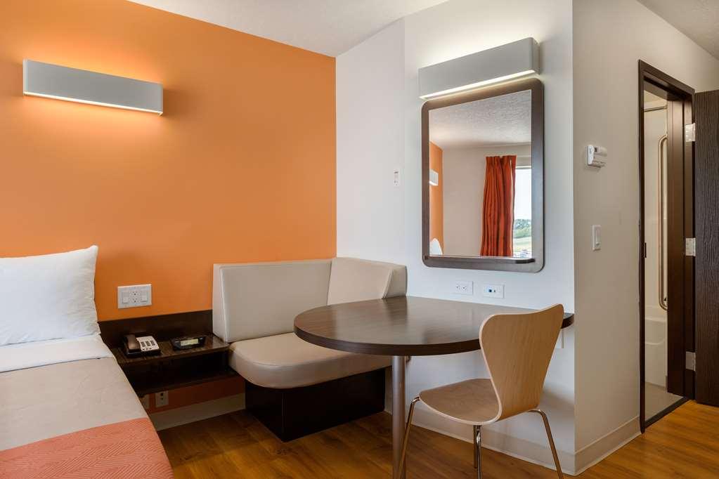 Motel 6 Airdrie Habitación foto