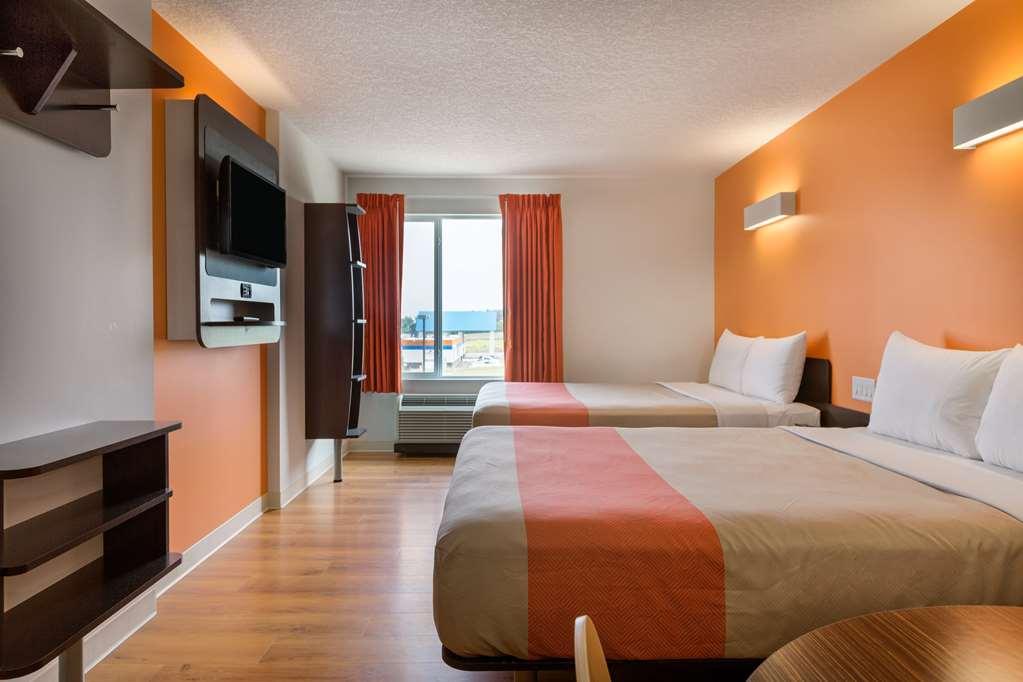 Motel 6 Airdrie Habitación foto