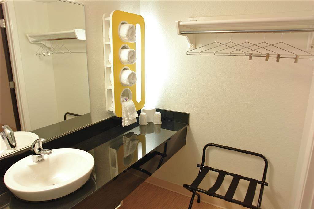 Motel 6 Airdrie Habitación foto